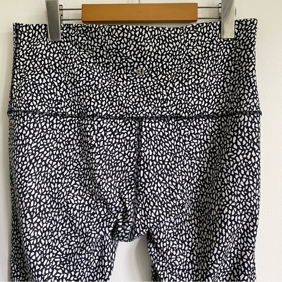 Lululemon Wunder Under 23’’ Crop Tight Legging • Black White • US 12 - Picture 7 of 13